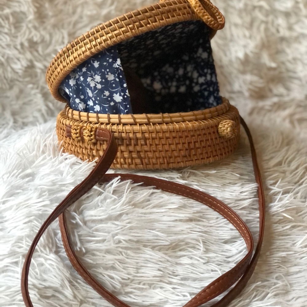 Handwoven Round Rattan/Straw Bag - Picture 7 of 8